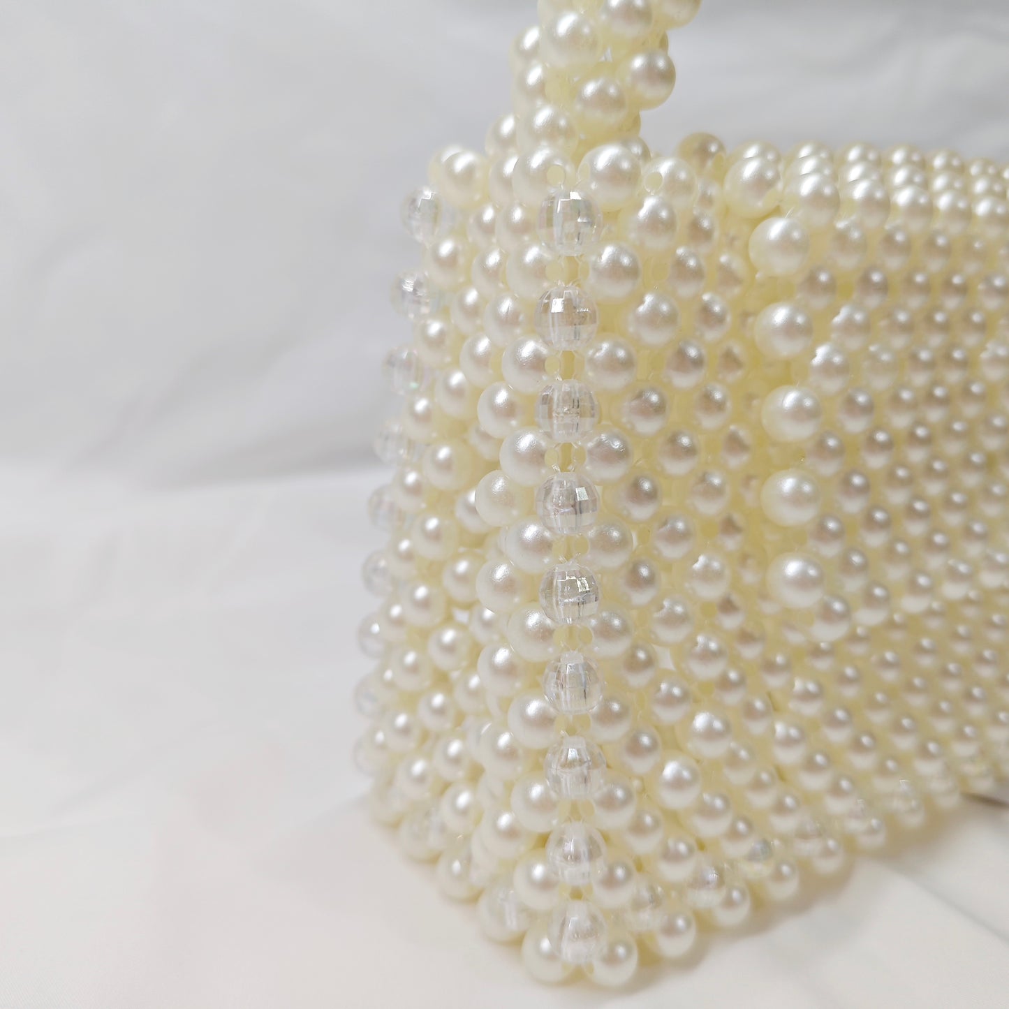 Pearl White Beaded Handbag/A Combination of Elegance and Fashion