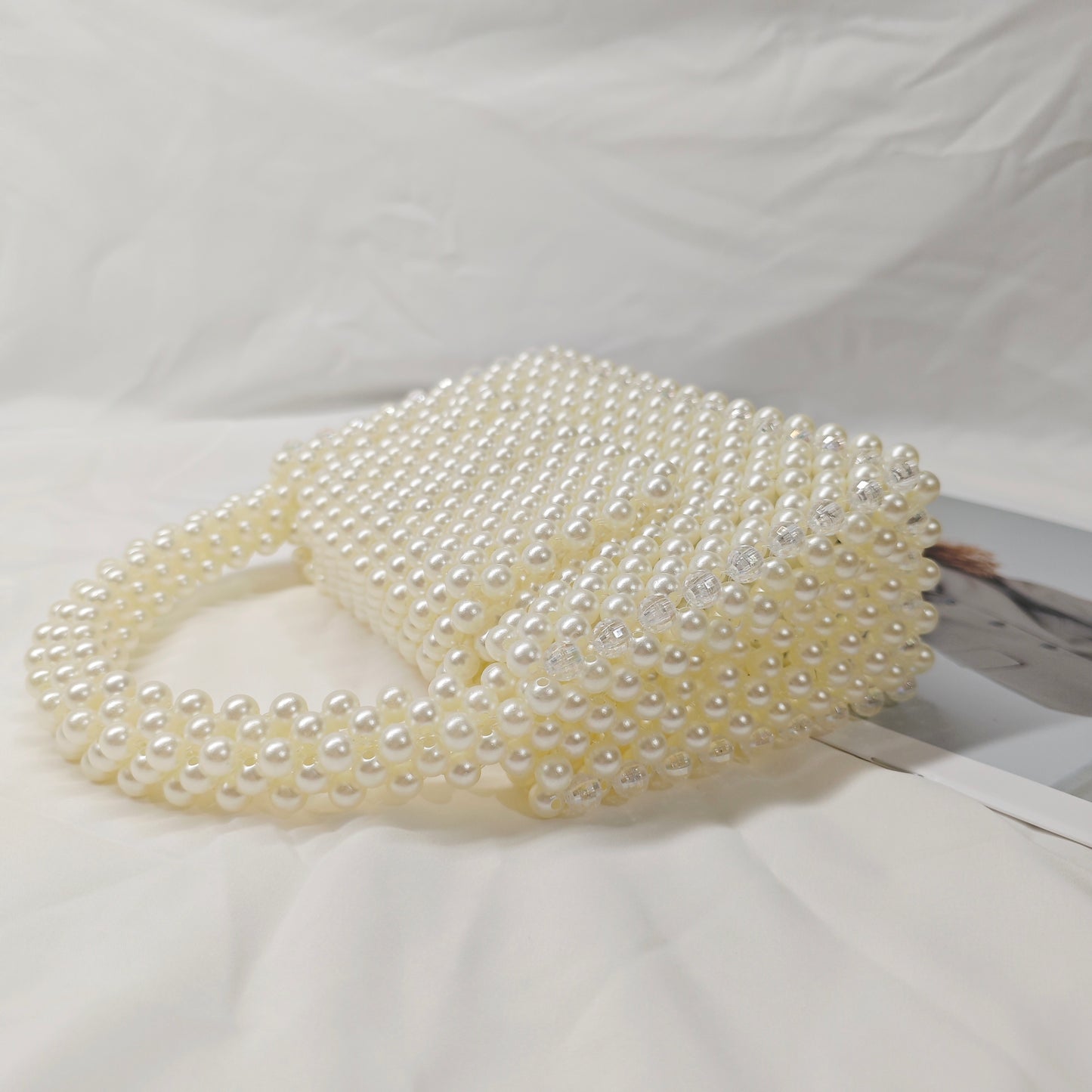 Pearl White Beaded Handbag/A Combination of Elegance and Fashion