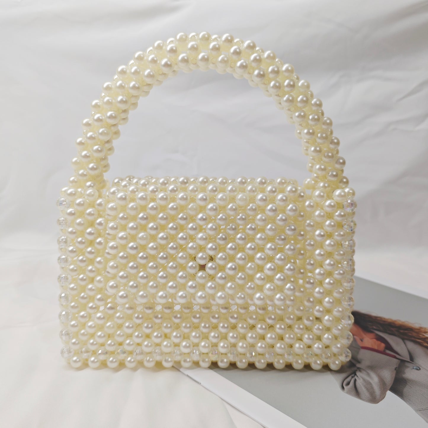 Pearl White Beaded Handbag/A Combination of Elegance and Fashion