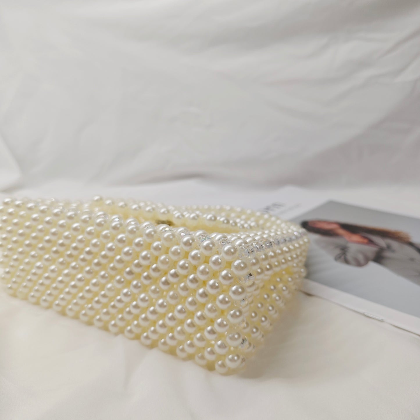 Pearl White Beaded Handbag/A Combination of Elegance and Fashion