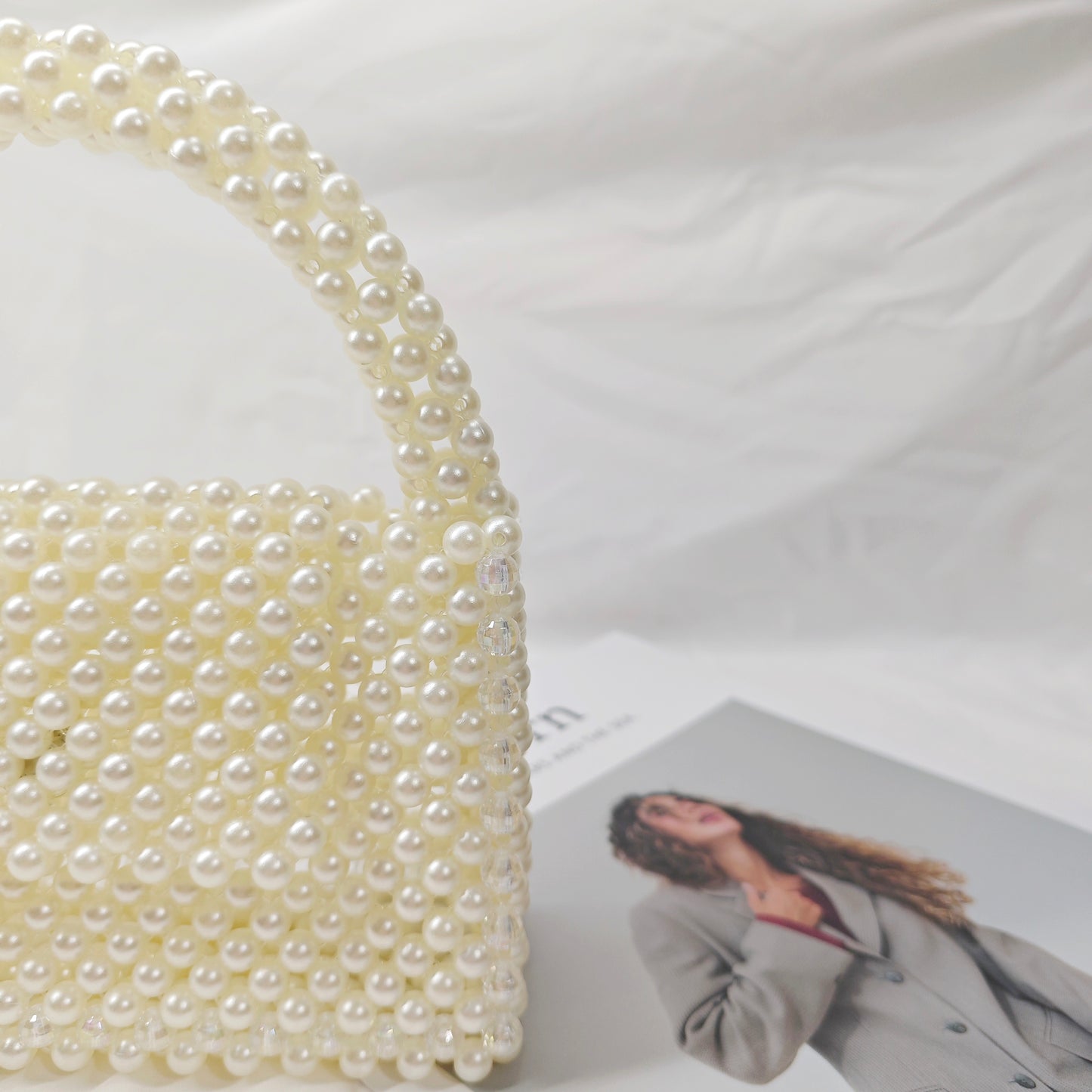 Pearl White Beaded Handbag/A Combination of Elegance and Fashion